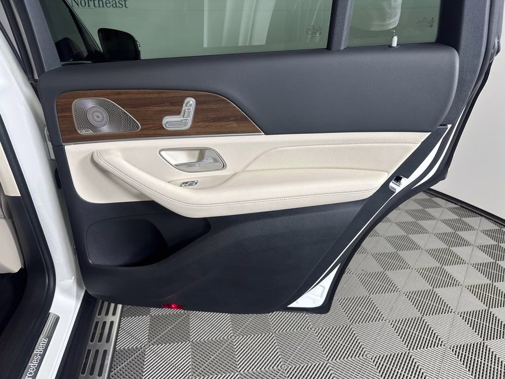 2025 Polar White Mercedes-Benz GLS GLS 450 AWD SUV