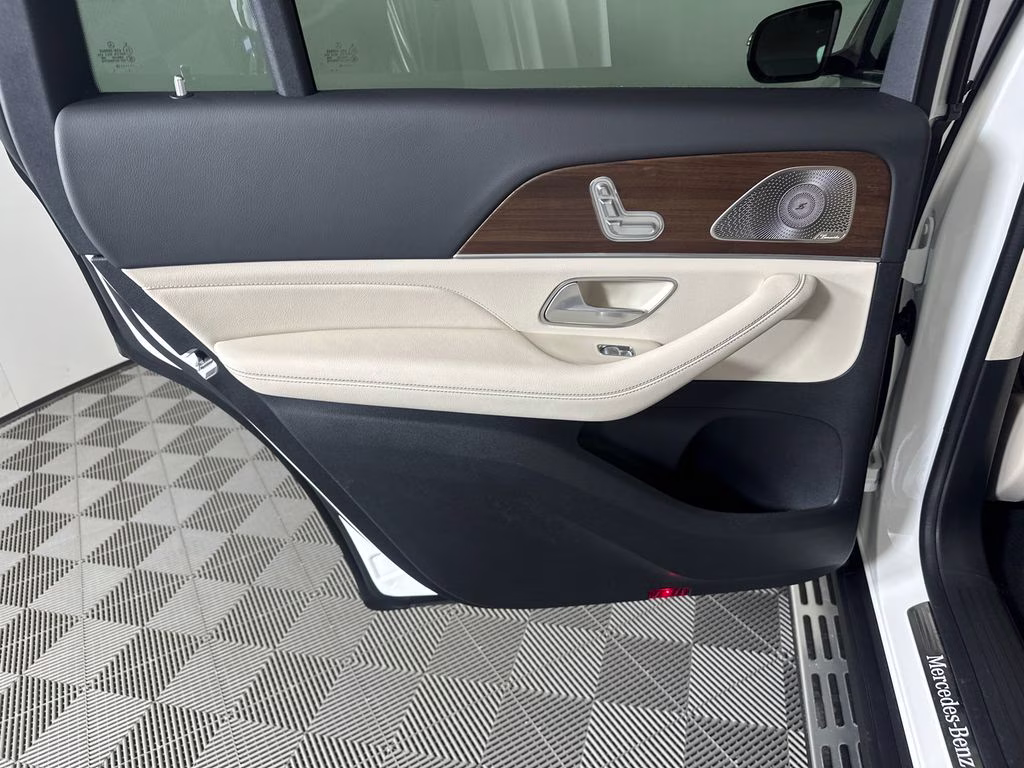 2025 Polar White Mercedes-Benz GLS GLS 450 AWD SUV