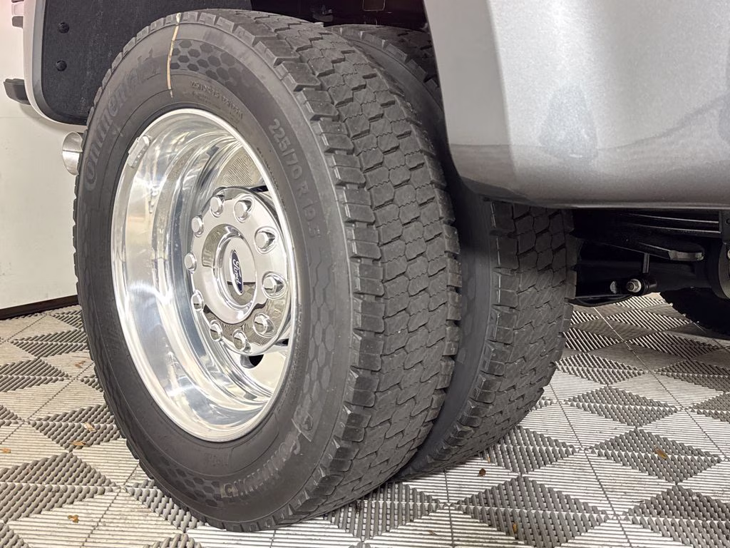 2026 Gray Ford Super Duty F-450 DRW Lariat 4X4 Truck