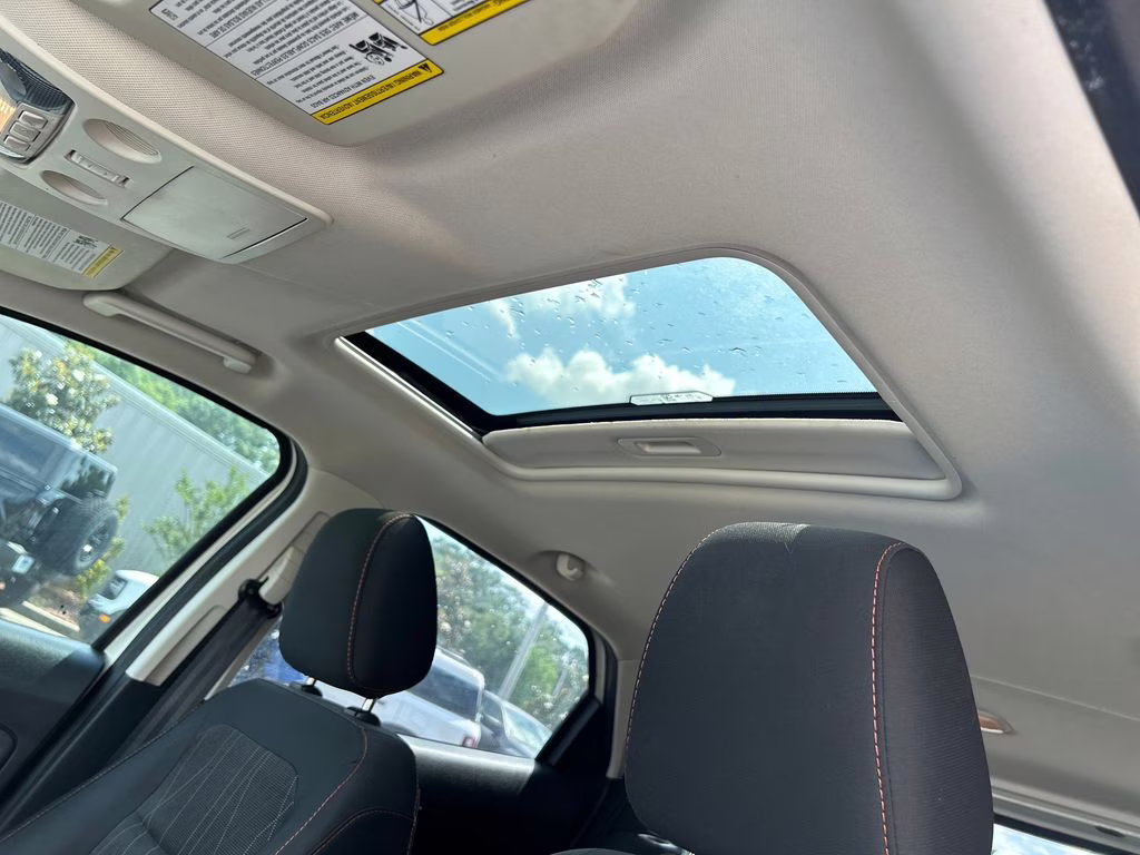 2021 Diamond White Ford EcoSport SE FWD SUV