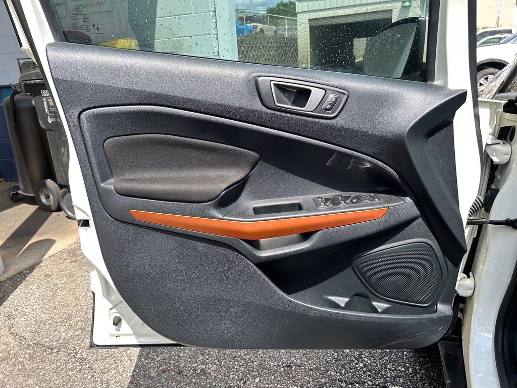 2021 Diamond White Ford EcoSport SE FWD SUV