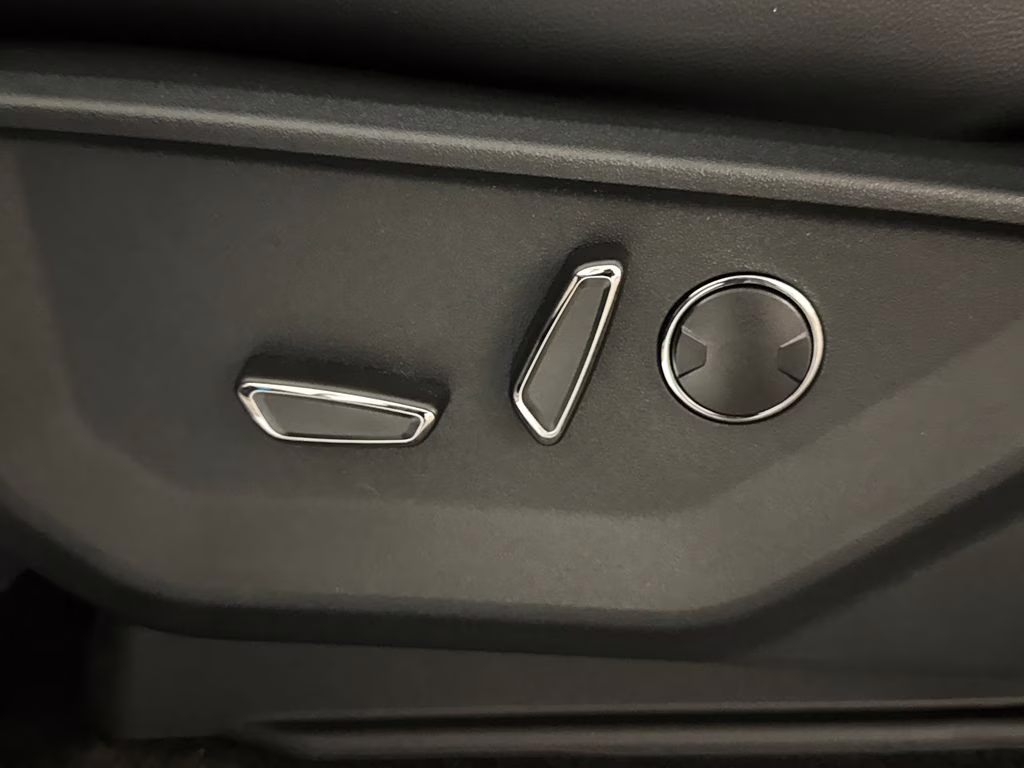 2026 Star White Metallic Tri-Coat Ford F-150 Lariat 4X4 Truck