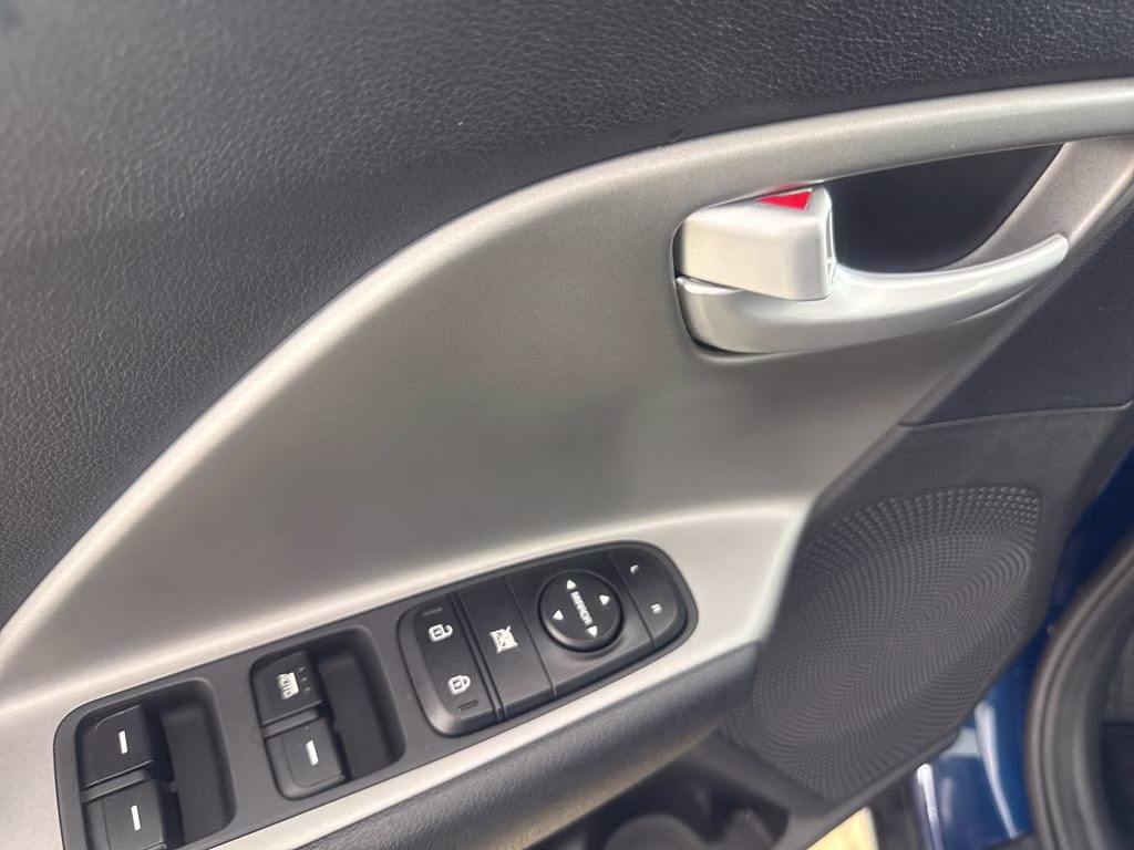 2018 Deep Cerulean Kia Niro LX FWD SUV