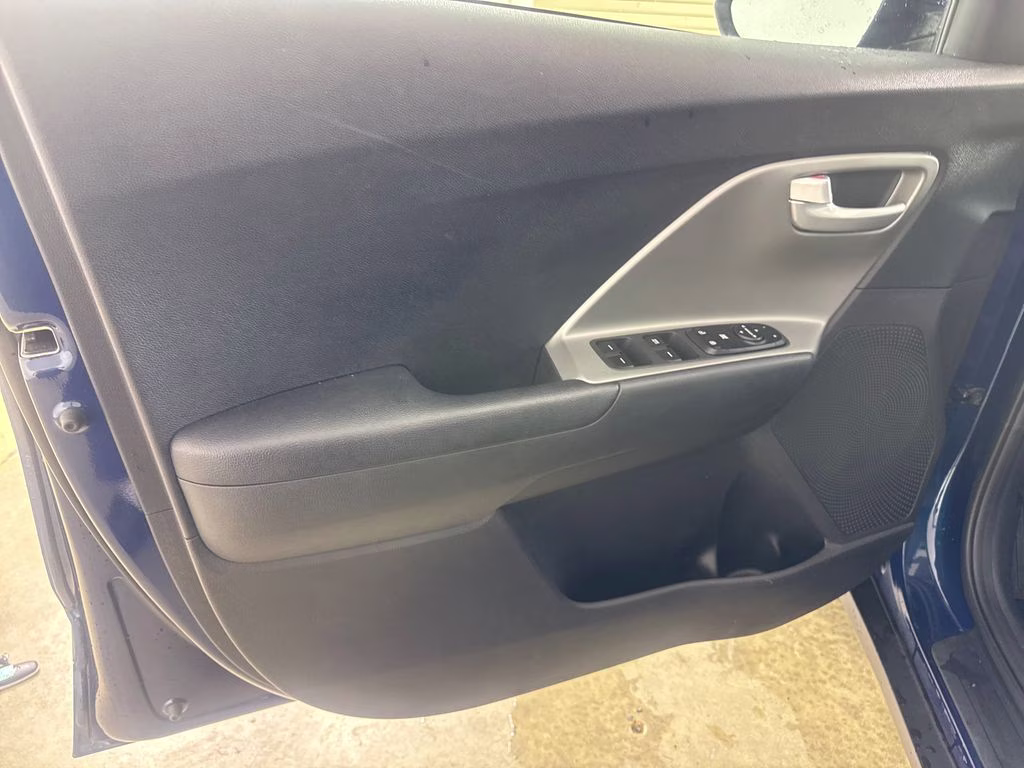 2018 Deep Cerulean Kia Niro LX FWD SUV