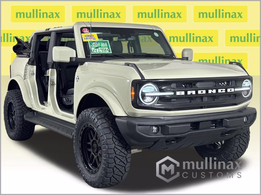 2026 Desert Sand Ford Bronco Outer Banks 4X4 SUV