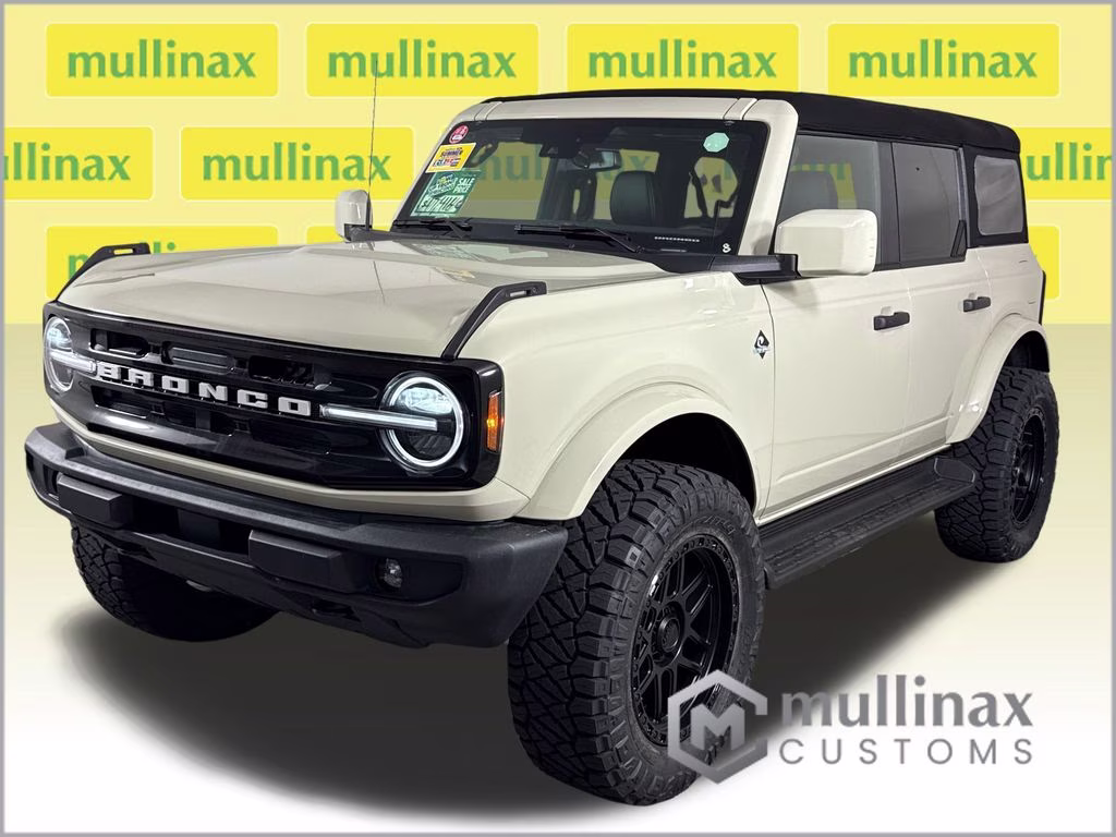 2026 Desert Sand Ford Bronco Outer Banks 4X4 SUV