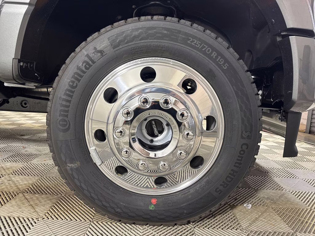 2026 Gray Ford Super Duty F-450 DRW Lariat 4X4 Truck