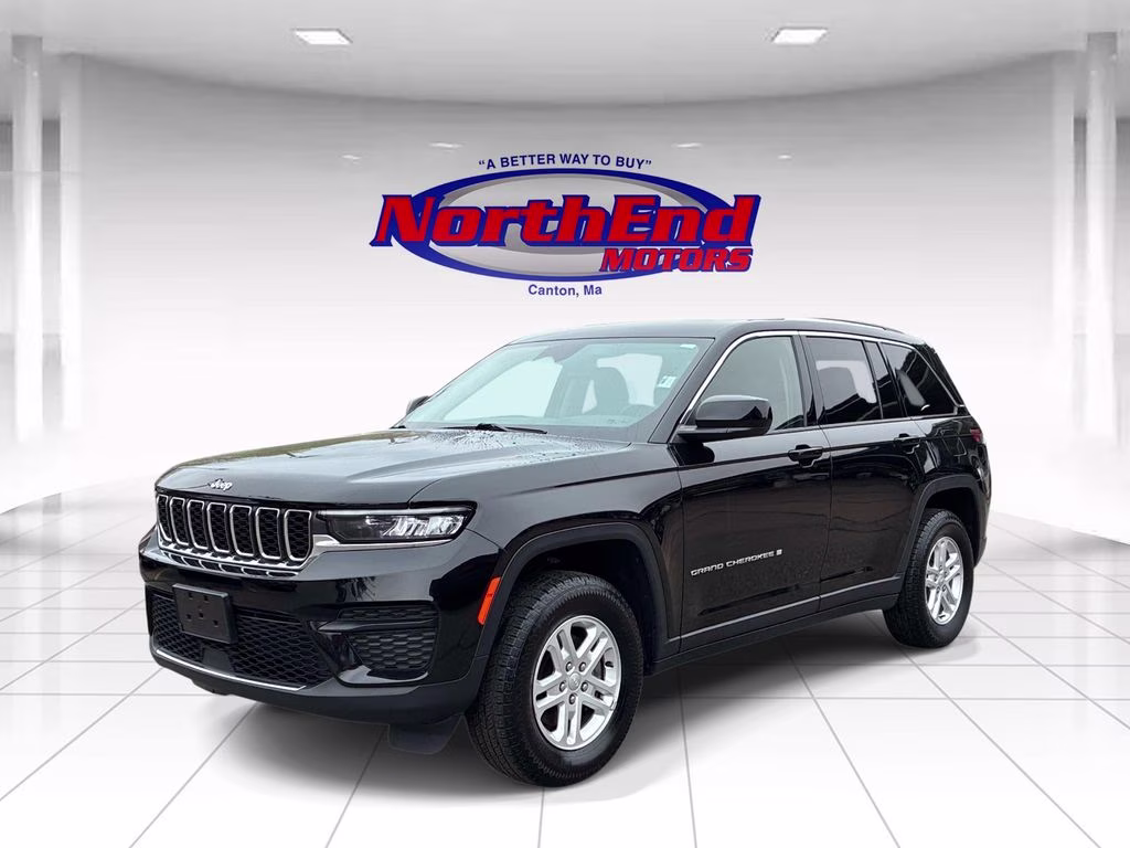 2022 Diamond Black Crystal Pearlcoat Jeep Grand Cherokee Laredo 4X4 SUV