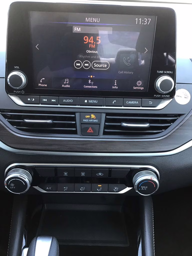 2023 Gun Metallic Nissan Altima 2.5 SV FWD Sedan