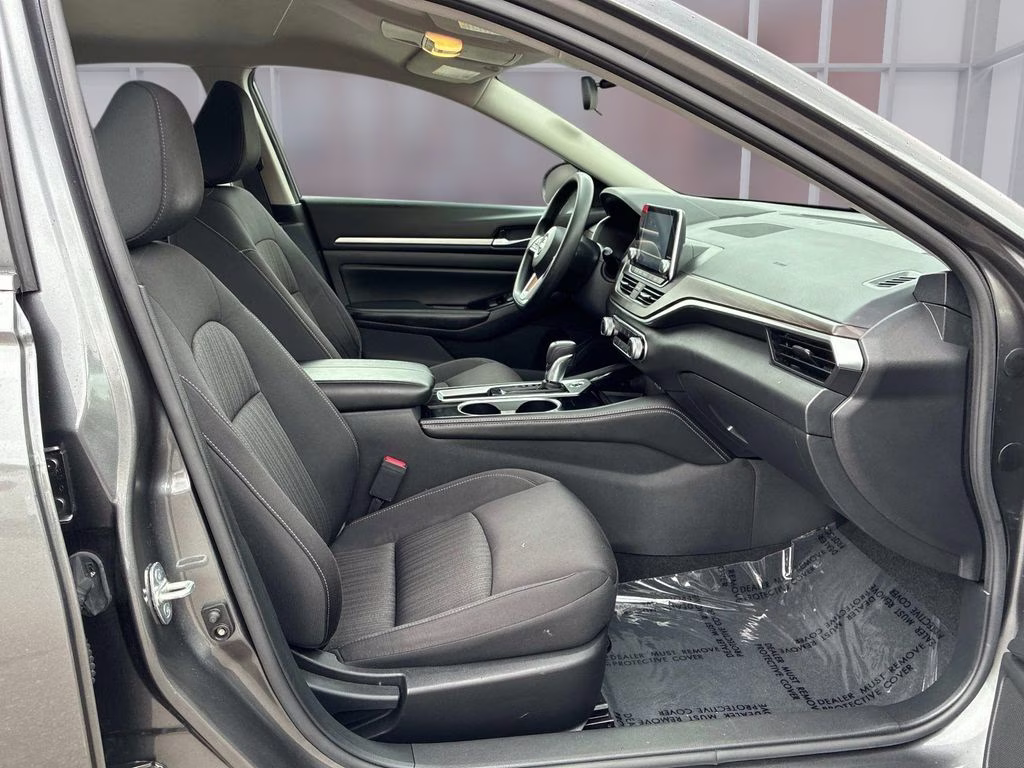 2023 Gun Metallic Nissan Altima 2.5 SV FWD Sedan