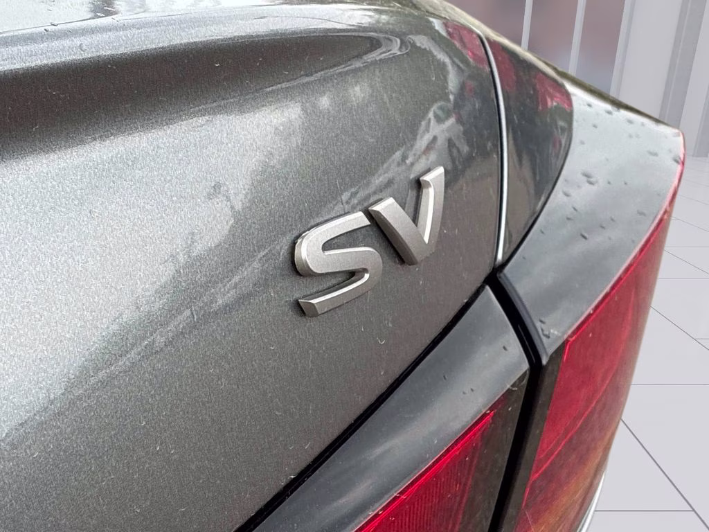 2023 Gun Metallic Nissan Altima 2.5 SV FWD Sedan