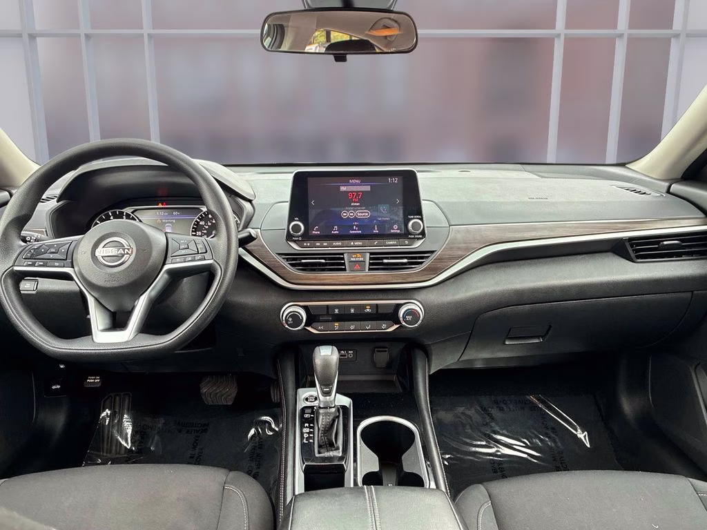 2023 Gun Metallic Nissan Altima 2.5 SV FWD Sedan