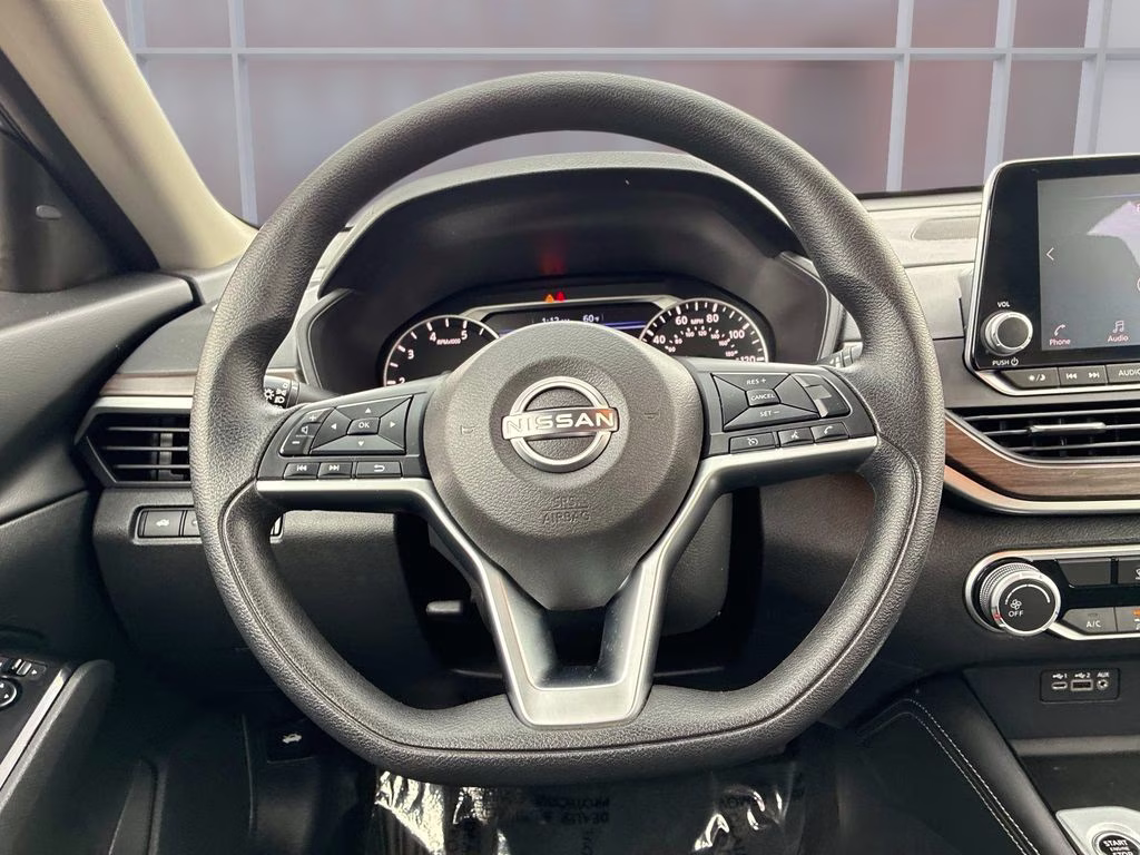 2023 Gun Metallic Nissan Altima 2.5 SV FWD Sedan