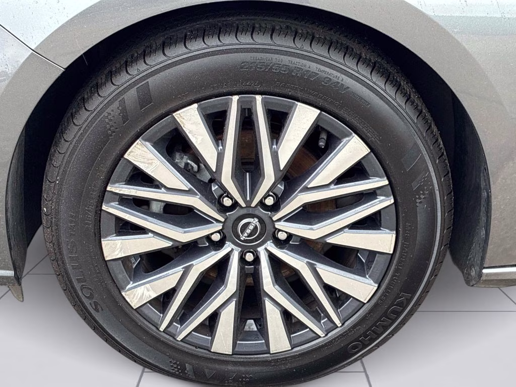 2023 Gun Metallic Nissan Altima 2.5 SV FWD Sedan