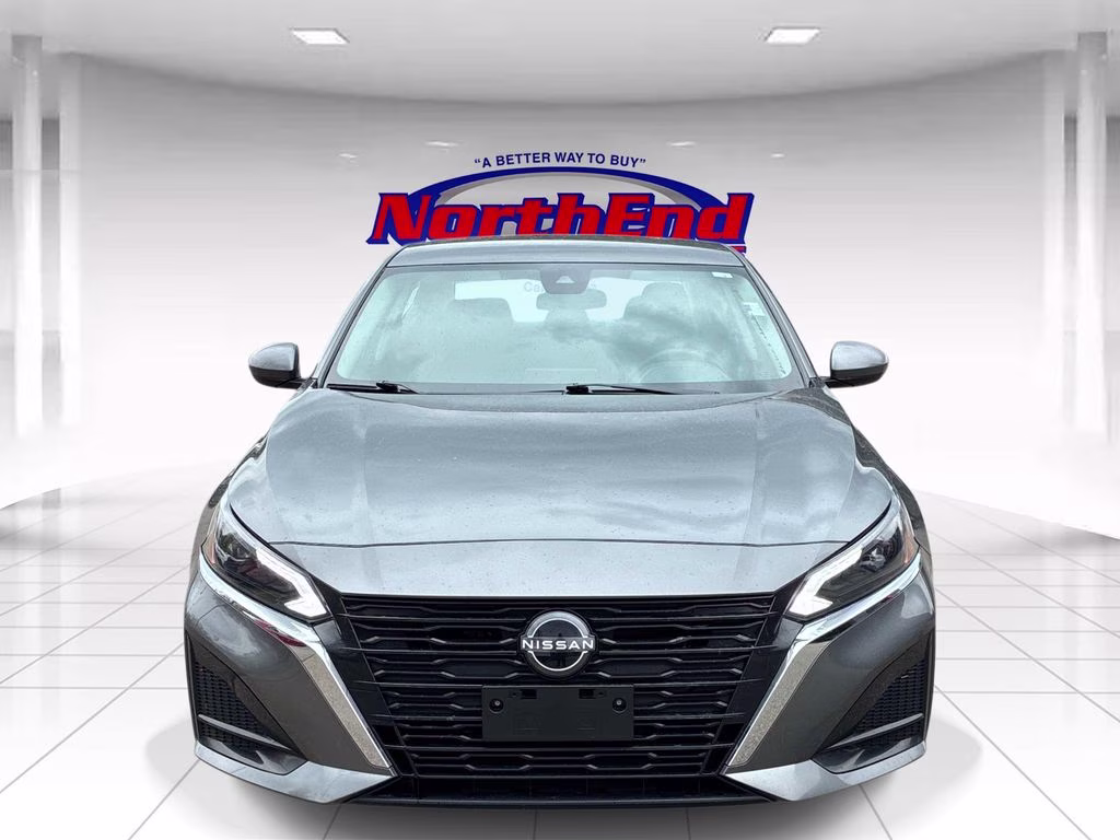 2023 Gun Metallic Nissan Altima 2.5 SV FWD Sedan