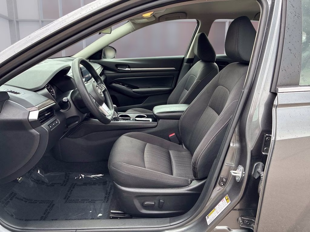 2023 Gun Metallic Nissan Altima 2.5 SV FWD Sedan