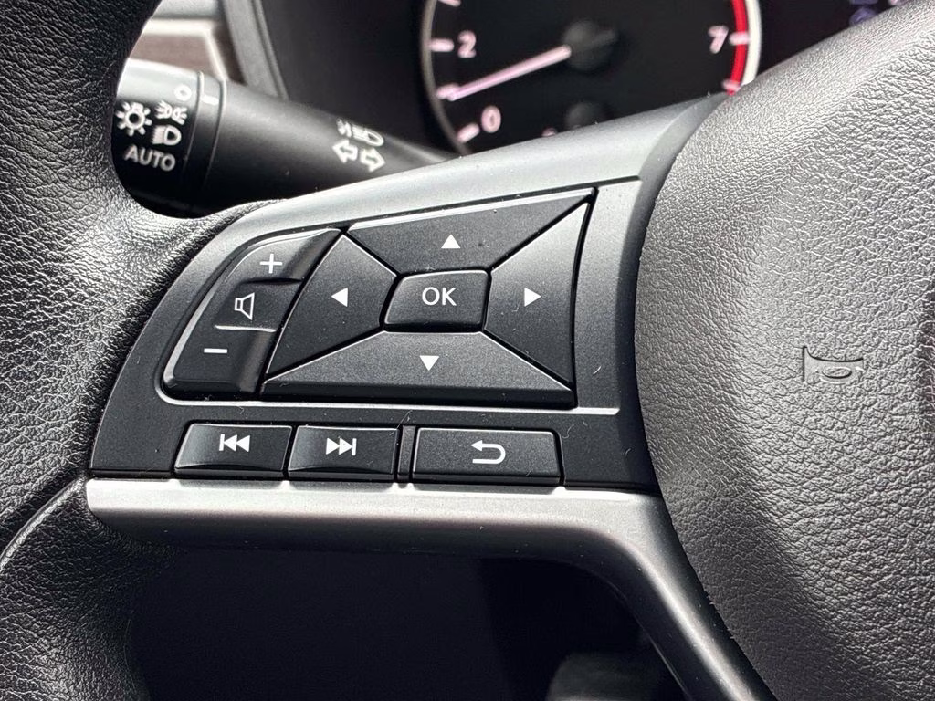 2023 Gun Metallic Nissan Altima 2.5 SV FWD Sedan