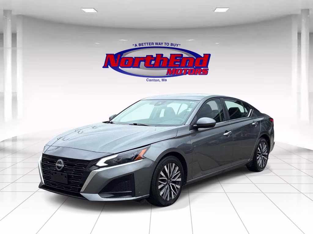 2023 Gun Metallic Nissan Altima 2.5 SV FWD Sedan