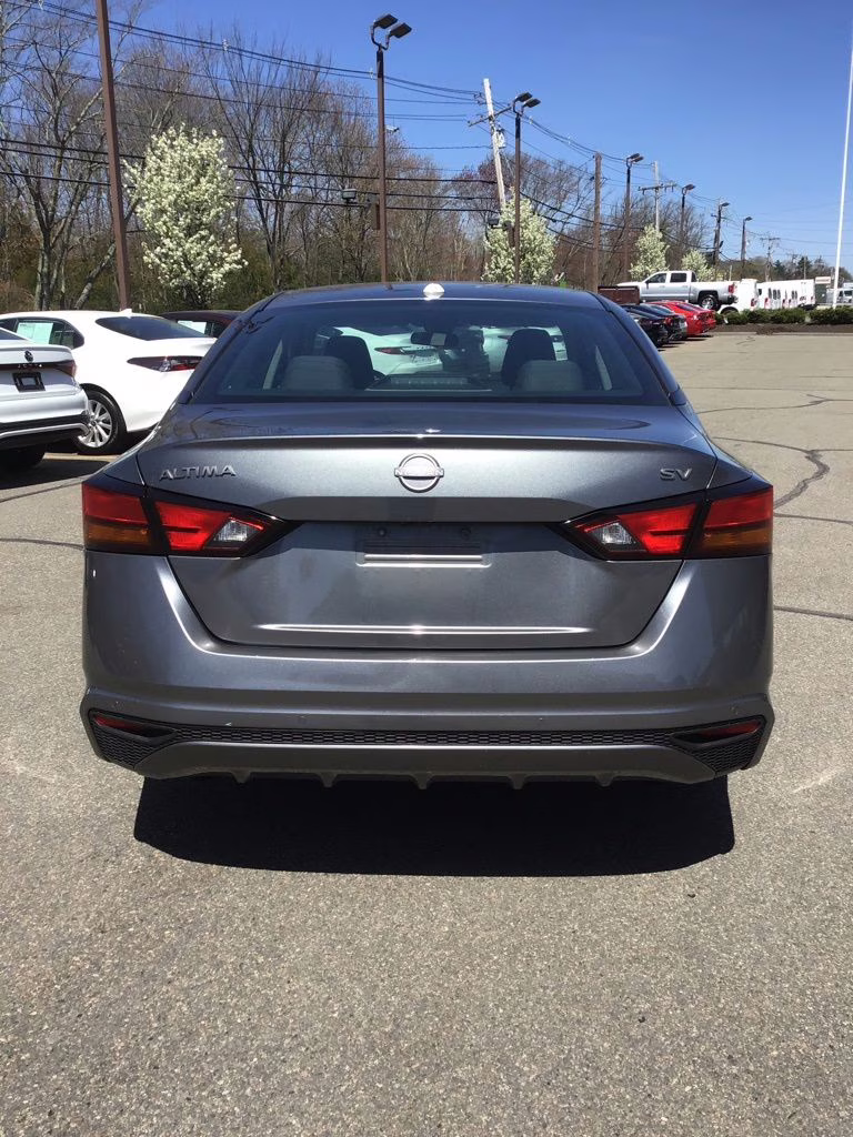 2023 Gun Metallic Nissan Altima 2.5 SV FWD Sedan