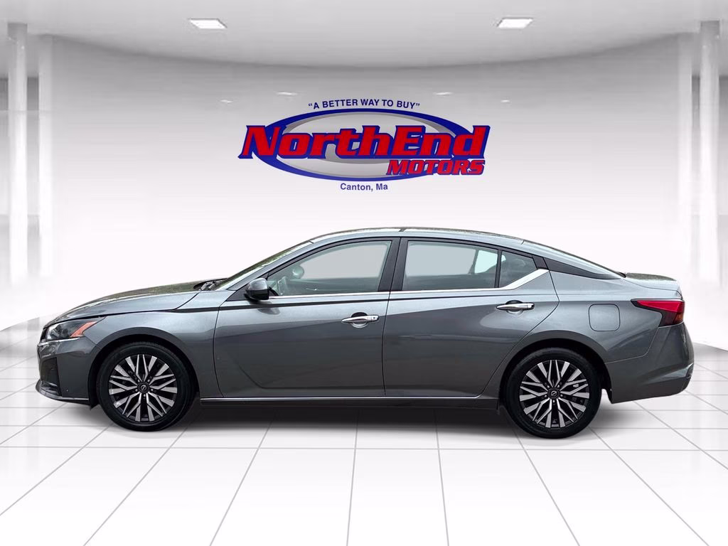 2023 Gun Metallic Nissan Altima 2.5 SV FWD Sedan