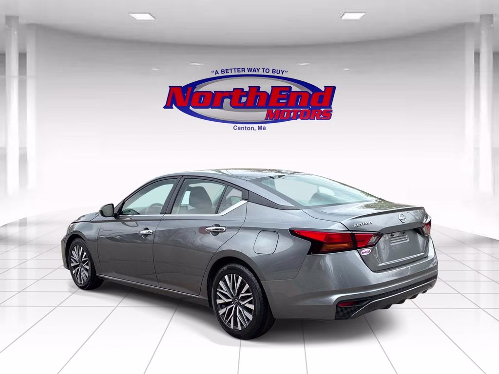 2023 Gun Metallic Nissan Altima 2.5 SV FWD Sedan