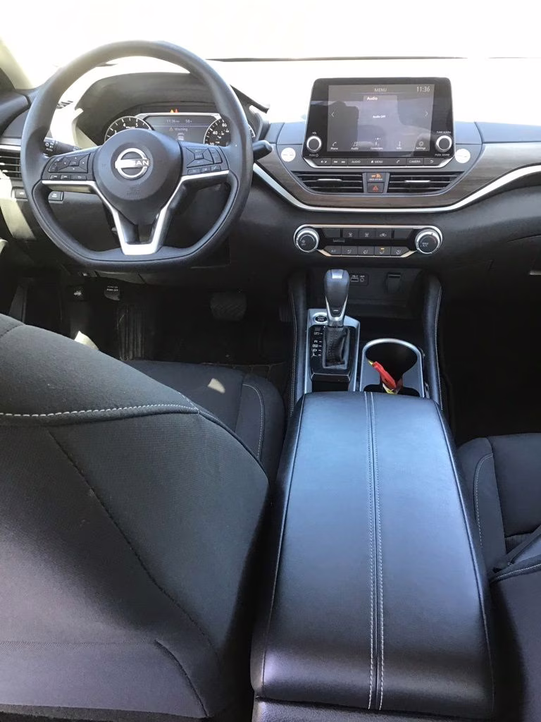 2023 Gun Metallic Nissan Altima 2.5 SV FWD Sedan