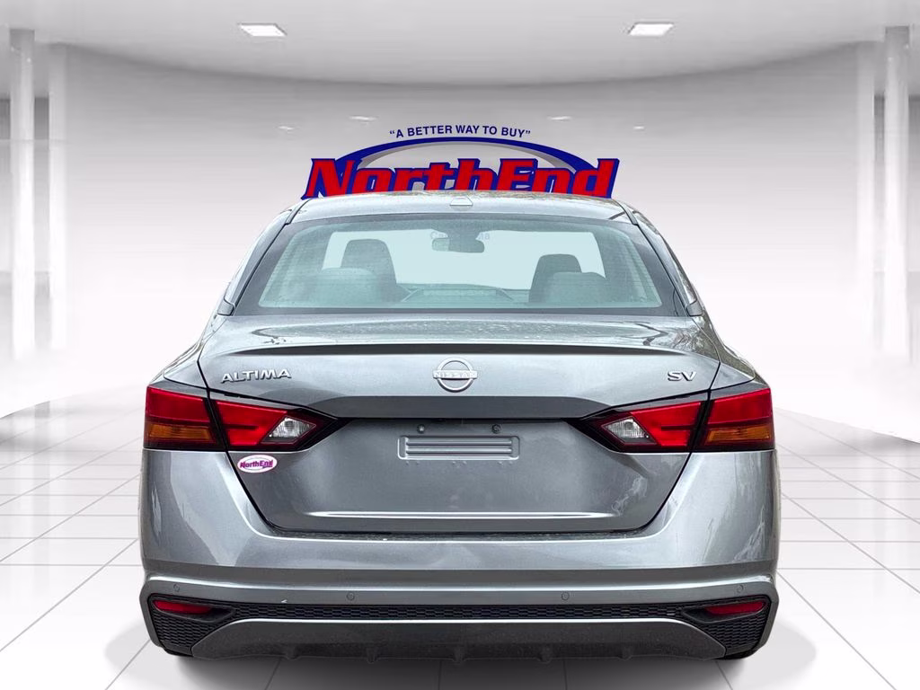 2023 Gun Metallic Nissan Altima 2.5 SV FWD Sedan
