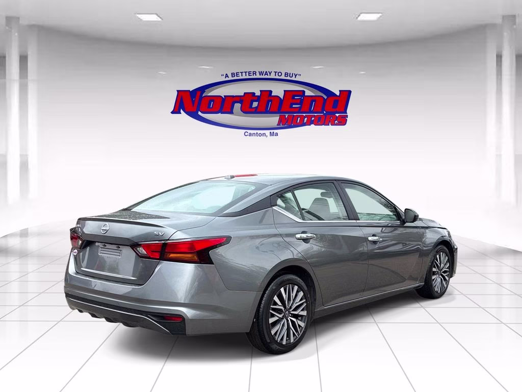 2023 Gun Metallic Nissan Altima 2.5 SV FWD Sedan