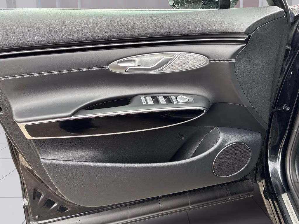 2025 Vik Black Genesis GV70 2.5T AWD SUV