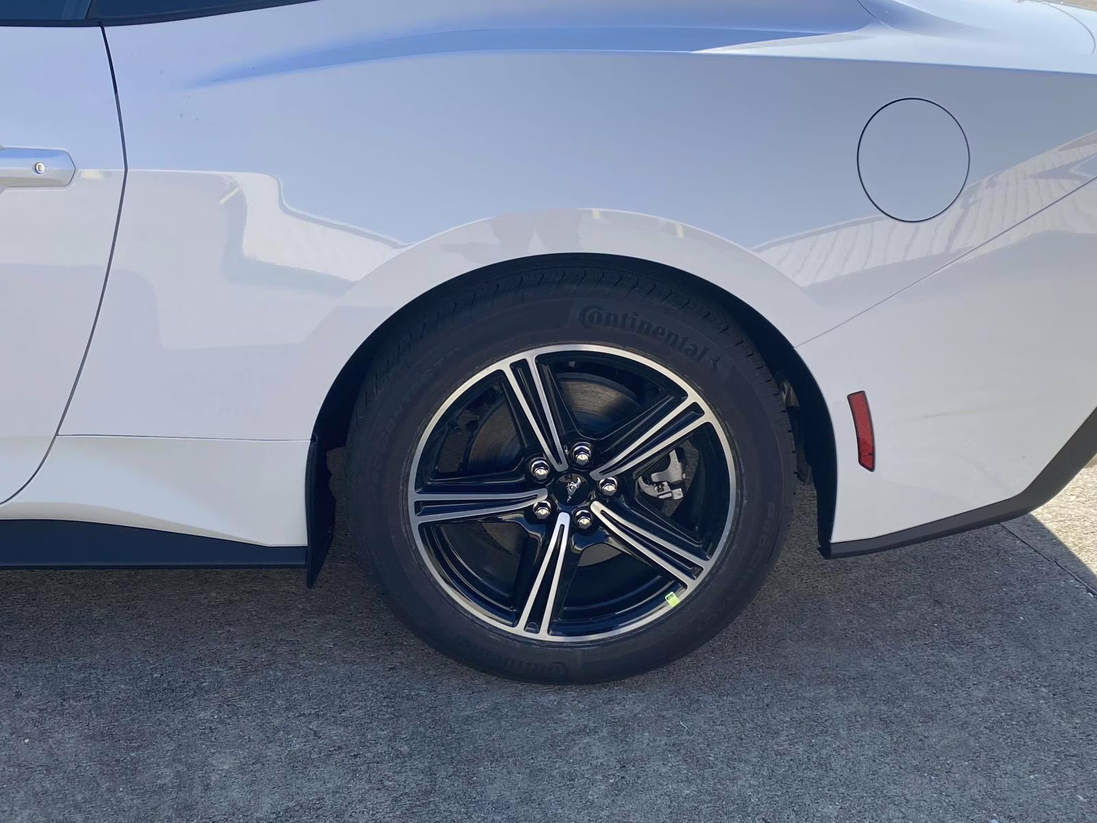 2025 Oxford White Ford Mustang EcoBoost RWD Coupe