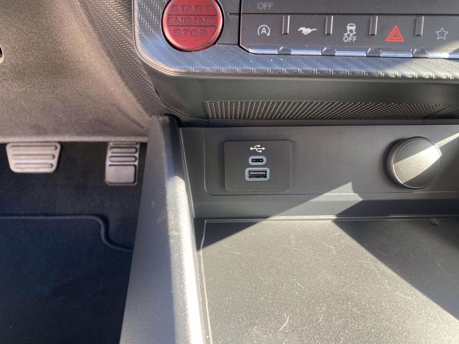 2025 Oxford White Ford Mustang EcoBoost RWD Coupe