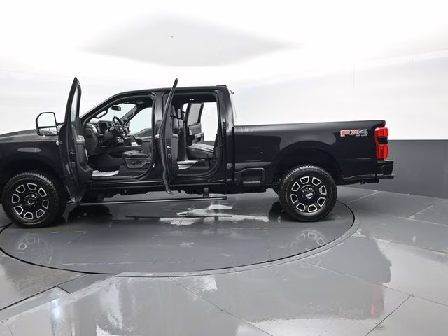 2023 Black Ford Super Duty F-350 SRW Platinum 4X4 Truck