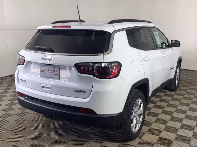 2024 Bright White Clearcoat Jeep Compass Latitude 4X4 SUV