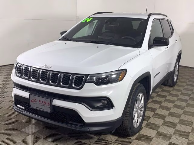 2024 Bright White Clearcoat Jeep Compass Latitude 4X4 SUV
