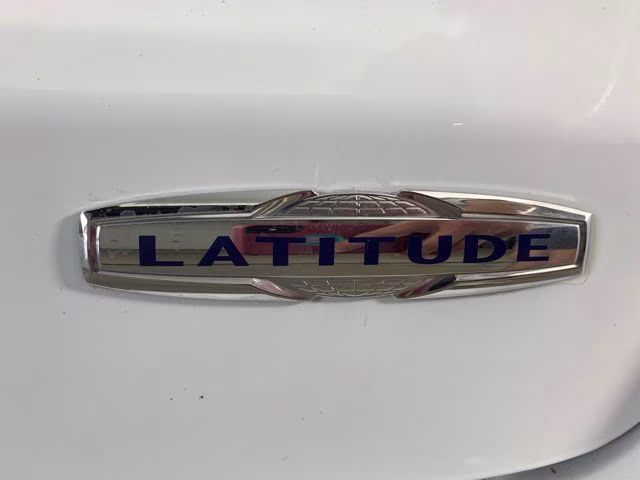 2024 Bright White Clearcoat Jeep Compass Latitude 4X4 SUV