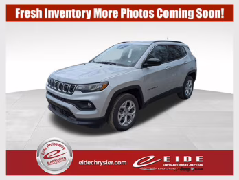 2024 Silver Zynith Metallic Clearcoat Jeep Compass Latitude 4X4 SUV
