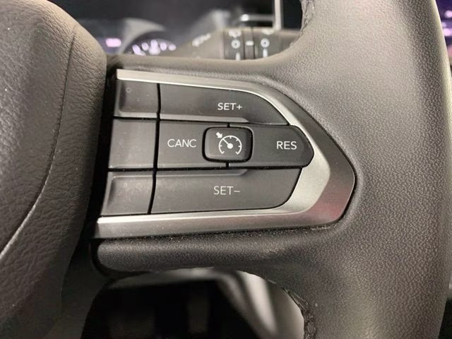 2024 Bright White Clearcoat Jeep Compass Latitude 4X4 SUV