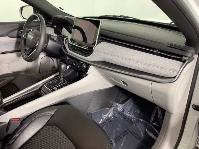 2024 Bright White Clearcoat Jeep Compass Latitude 4X4 SUV