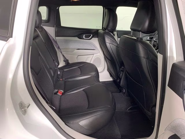 2024 Bright White Clearcoat Jeep Compass Latitude 4X4 SUV