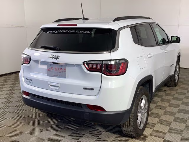 2024 Bright White Clearcoat Jeep Compass Latitude 4X4 SUV