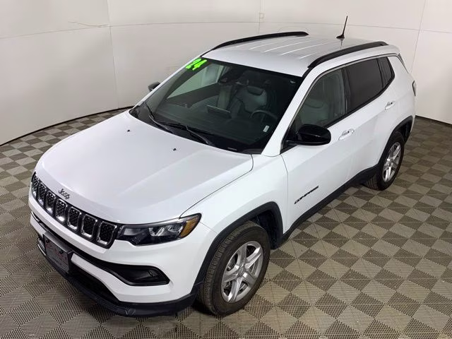 2024 Bright White Clearcoat Jeep Compass Latitude 4X4 SUV