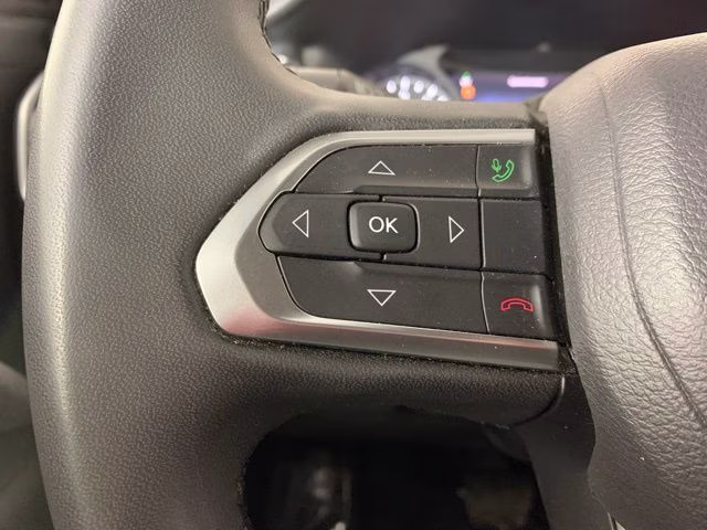 2024 Silver Zynith Metallic Clearcoat Jeep Compass Latitude 4X4 SUV