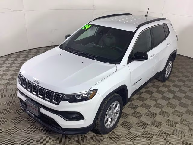 2024 Bright White Clearcoat Jeep Compass Latitude 4X4 SUV
