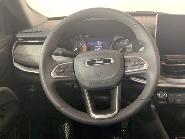 2024 Bright White Clearcoat Jeep Compass Latitude 4X4 SUV
