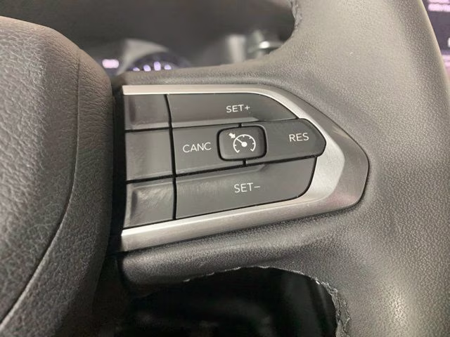 2024 Bright White Clearcoat Jeep Compass Latitude 4X4 SUV