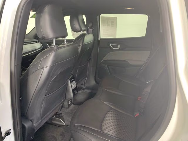 2024 Bright White Clearcoat Jeep Compass Latitude 4X4 SUV