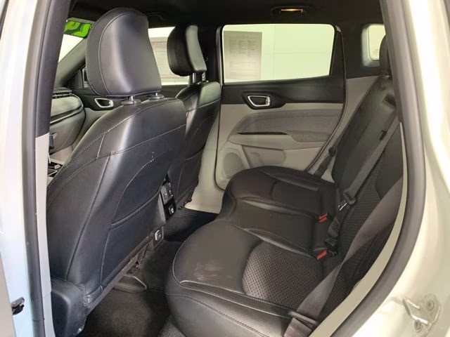 2024 Bright White Clearcoat Jeep Compass Latitude 4X4 SUV