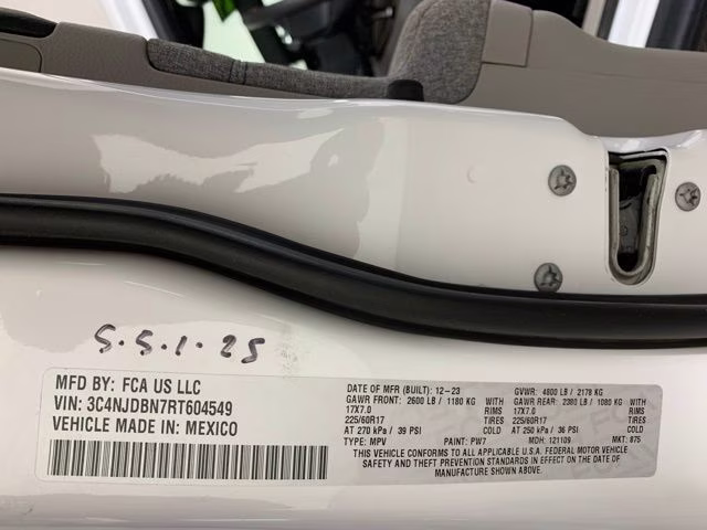 2024 Bright White Clearcoat Jeep Compass Latitude 4X4 SUV