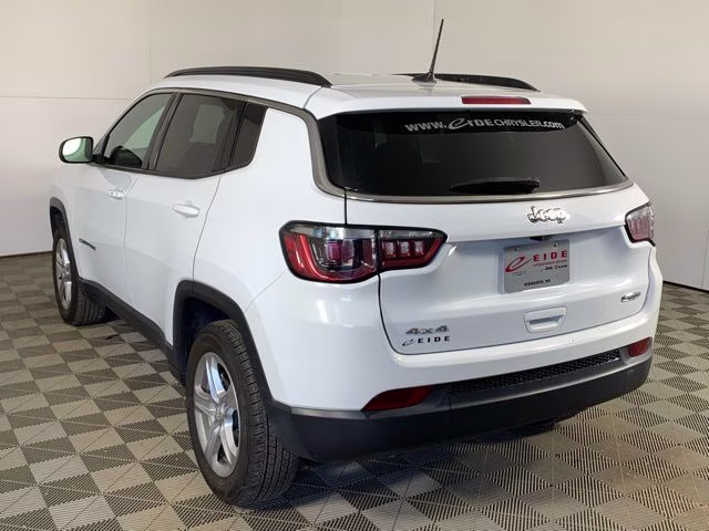 2024 Bright White Clearcoat Jeep Compass Latitude 4X4 SUV