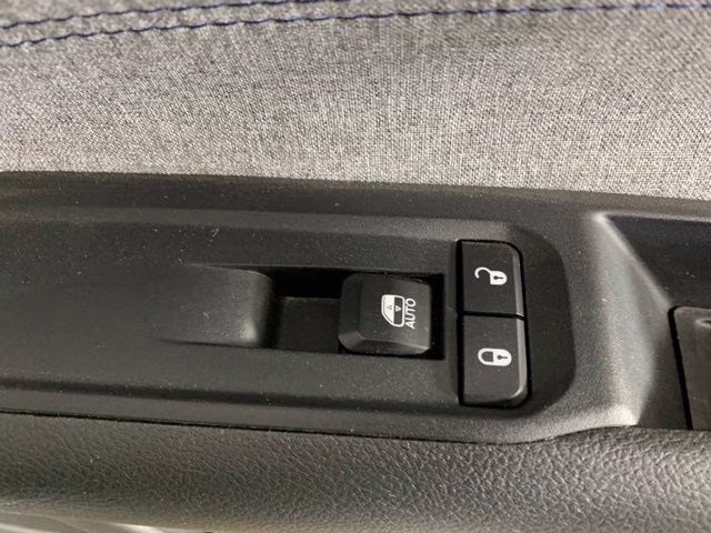 2024 Silver Zynith Metallic Clearcoat Jeep Compass Latitude 4X4 SUV
